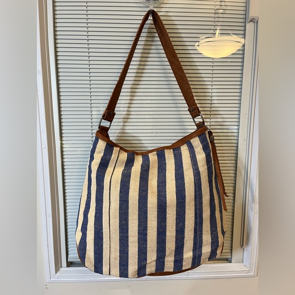 Roxy Purse - Picture 2 of 9